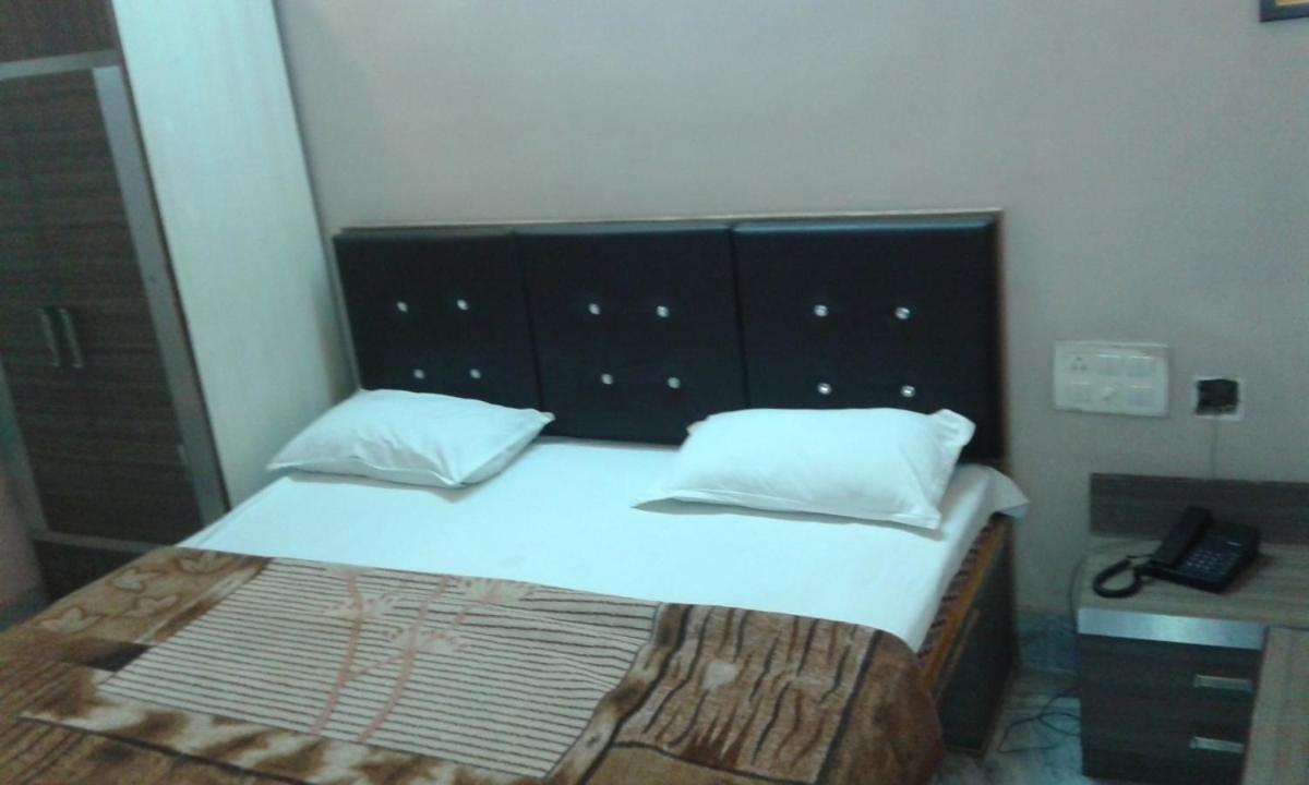 Neelam Palace Hotel Аджмер Екстериор снимка